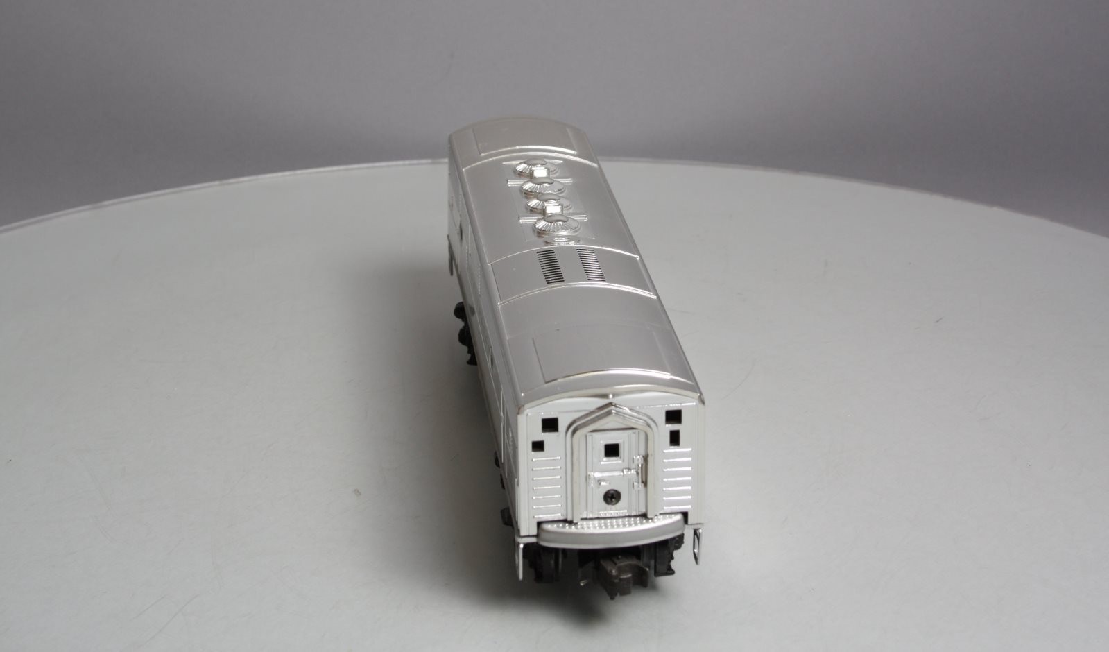 Lionel 6-8062 O Burlington F-3 B-Unit Chrome Non-Powered Diesel Locomotive #8062
