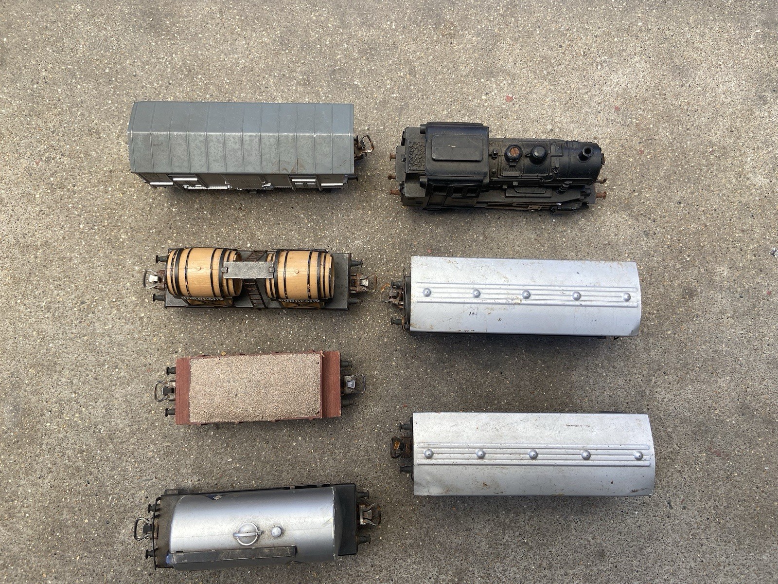 Märklin HO Set 3000 Engine with Cars, and Others – Untested