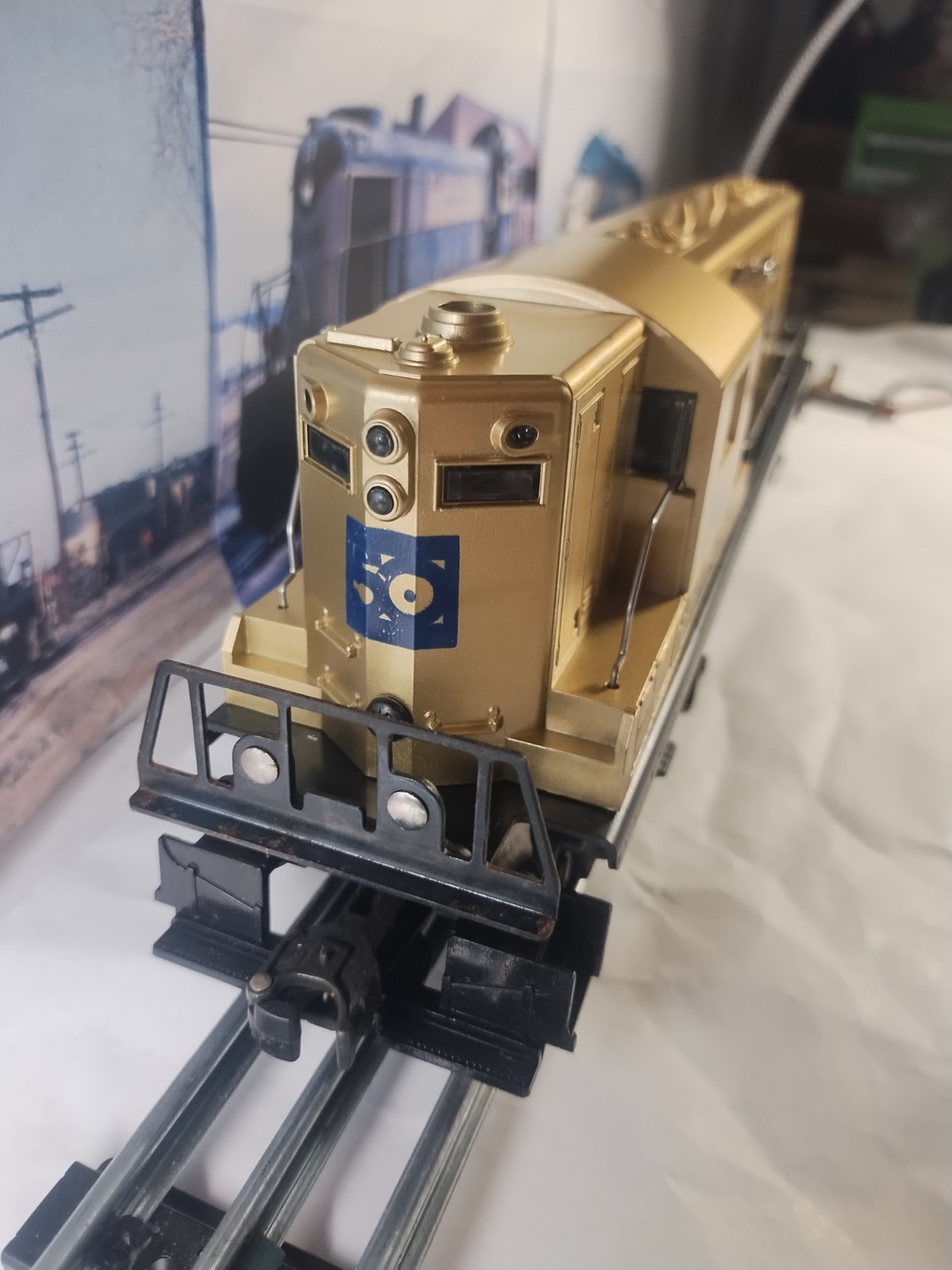 Lionel 6-8359 GM50 Chessie System B&O GP-7 Diesel Locomotive Gold With Box