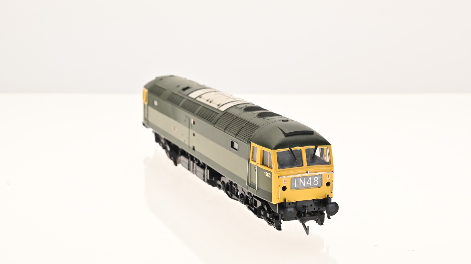 Heljan Class 47 Diesel Two Tone Green OO scale