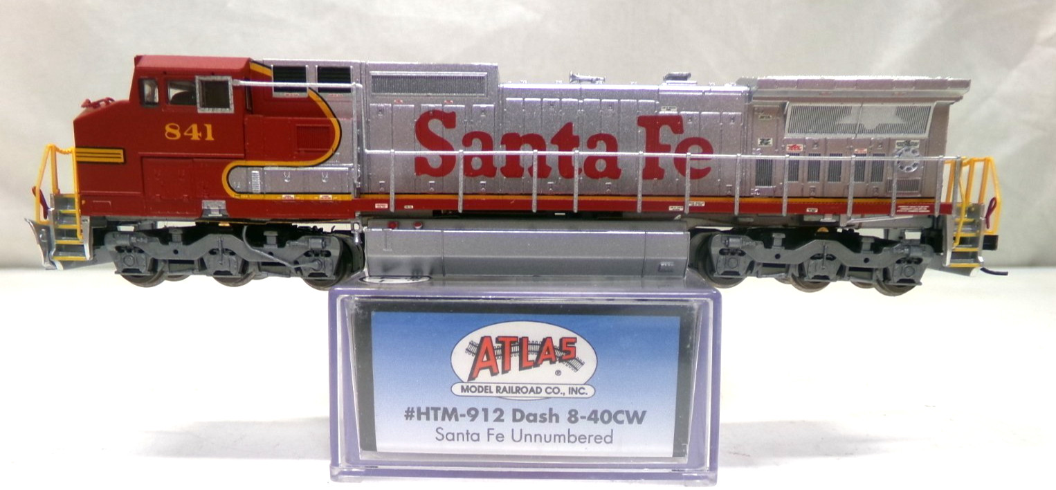 N scale Atlas Santa Fe Dash 8-40CW diesel engine in original box (lot N 107)