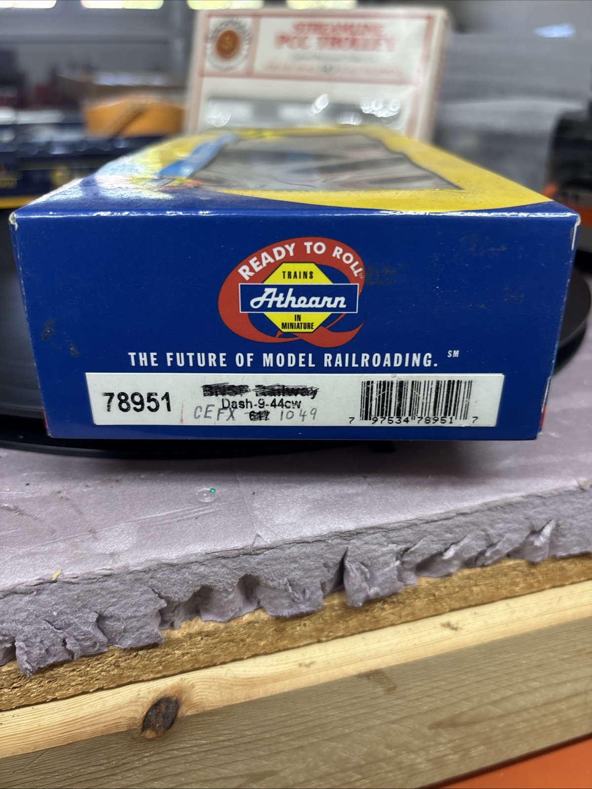 Ho Scale Athearn CEFX #1049 Dash 9 – Runs In Wrong Box