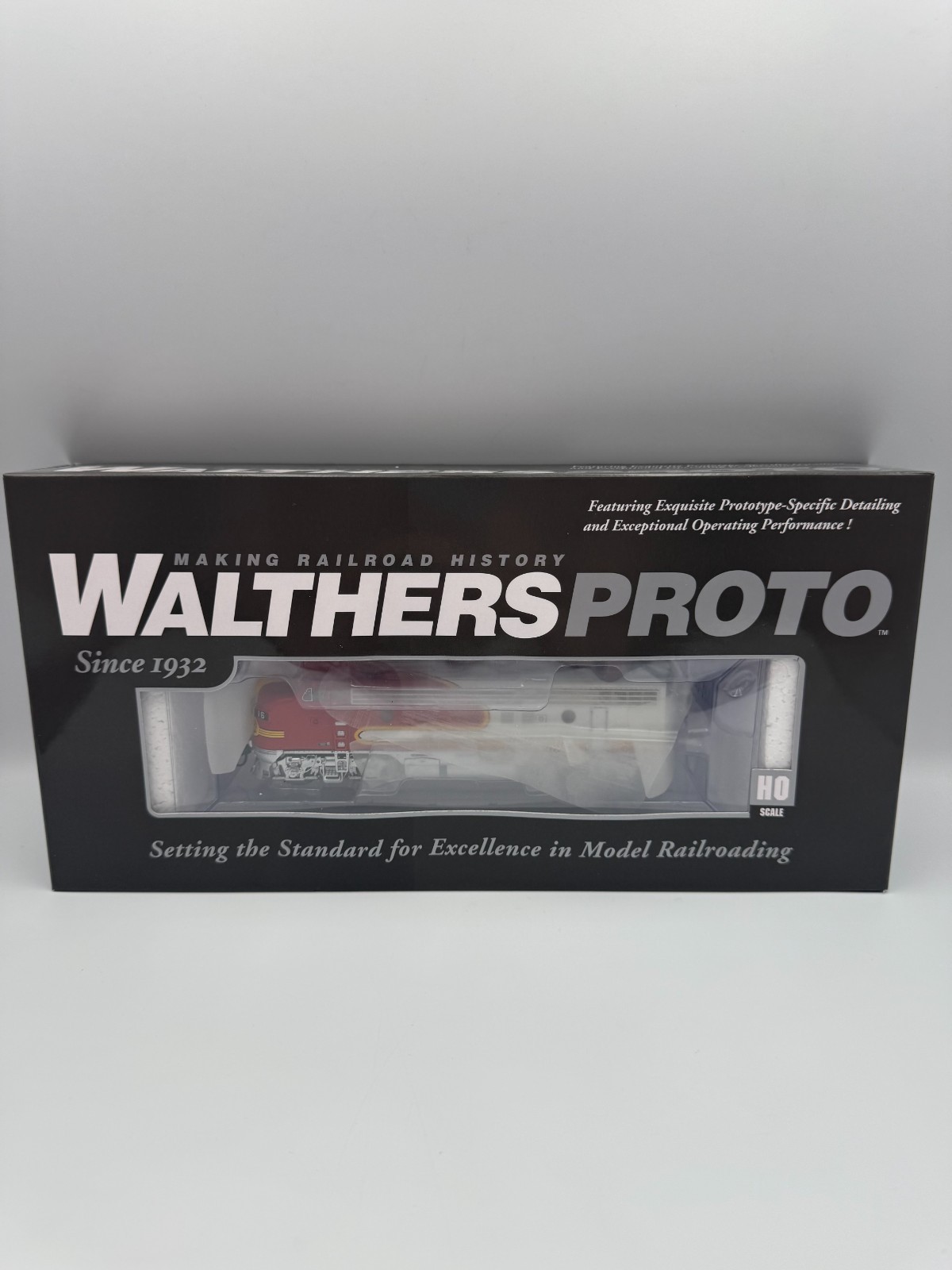 HO Walthers Proto 2000 Modernized F3A Santa Fe #16. Factory DCC/Sound. NIB