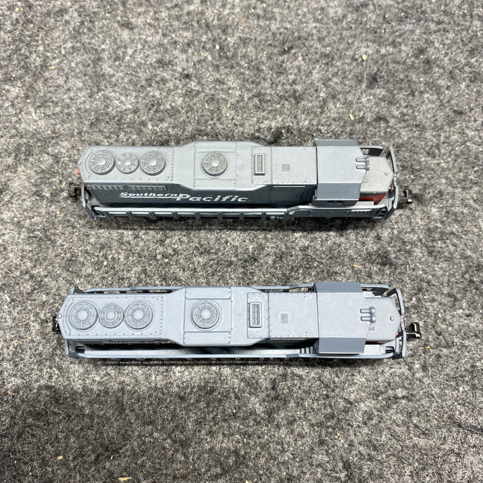 N SCALE SOUTHERN PACIFIC 9725 DUMMY LOCOMOTIVE Pair, Display Trains (N042625-05)