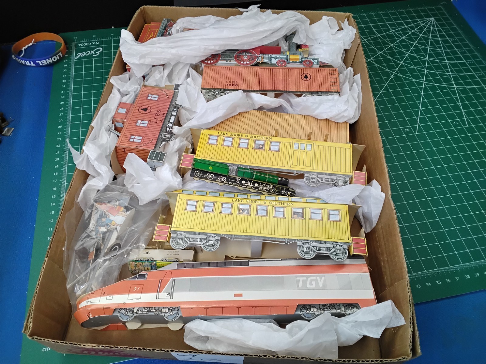 Lot of Paper Craft Trains/Locomotives Fictional/TGV/Light Rail/Steam P