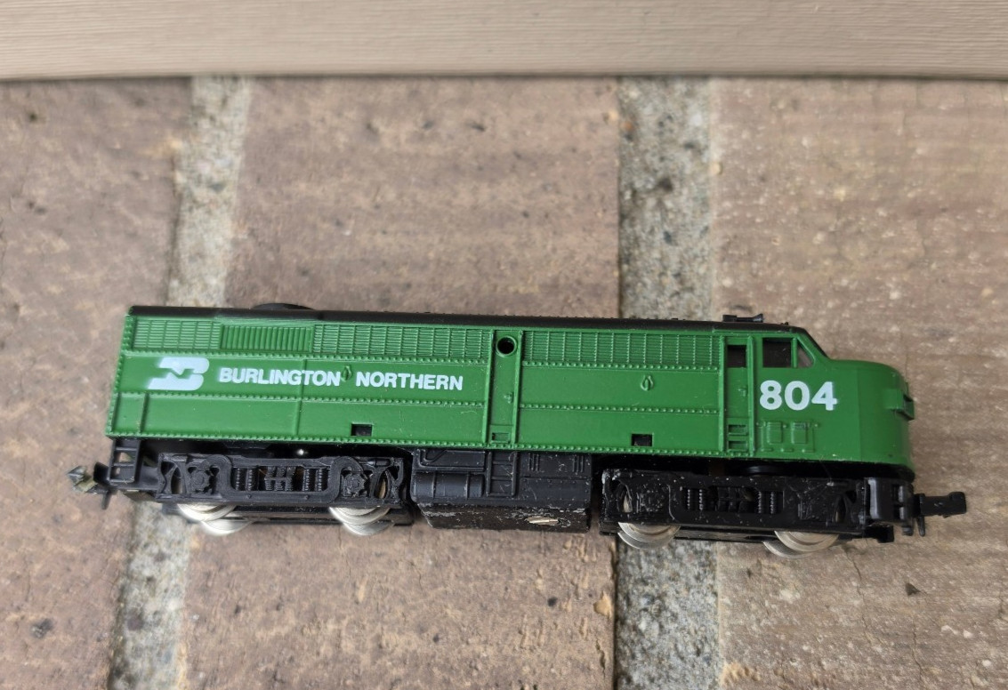N Mehano Burlington Northern FA-2 Diesel Locomotive Train #804 As is see pics