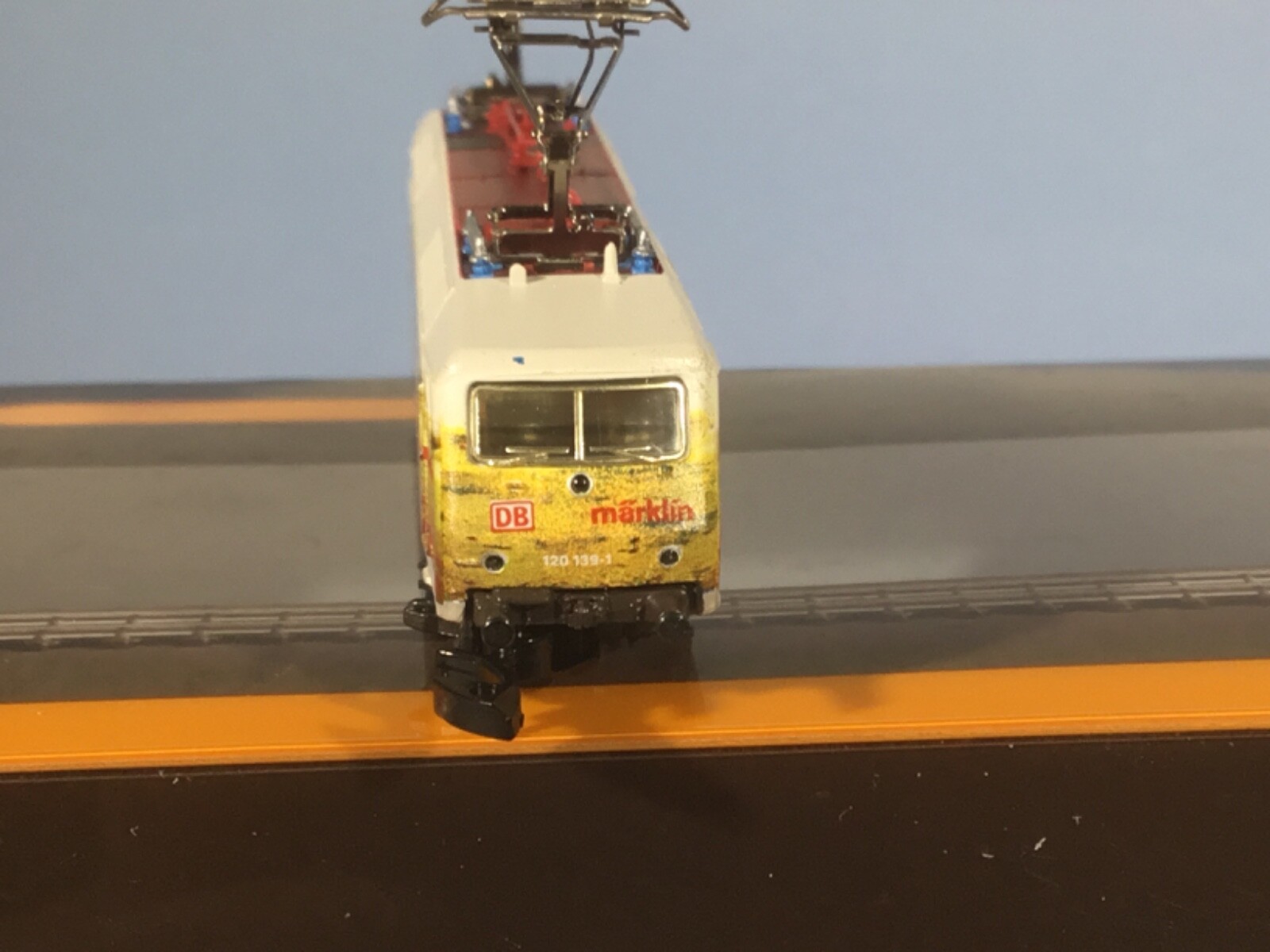 Marklin Mini Club No. 88532 Z DB BR120 Locomotive w/ Artwork by Tuen Hocks 1998