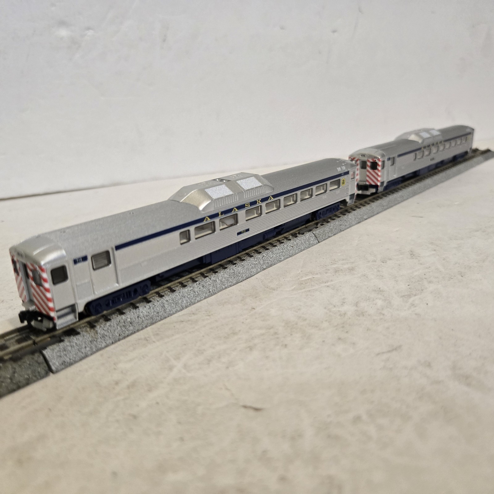 Kato 106-3015 N Scale Alaska RR Rail Diesel Car Set F RDC-2 Loco Set Both Run