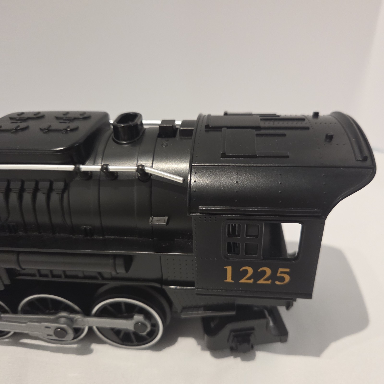 Lionel The Polar Express Steam Engine Locomotive #1225