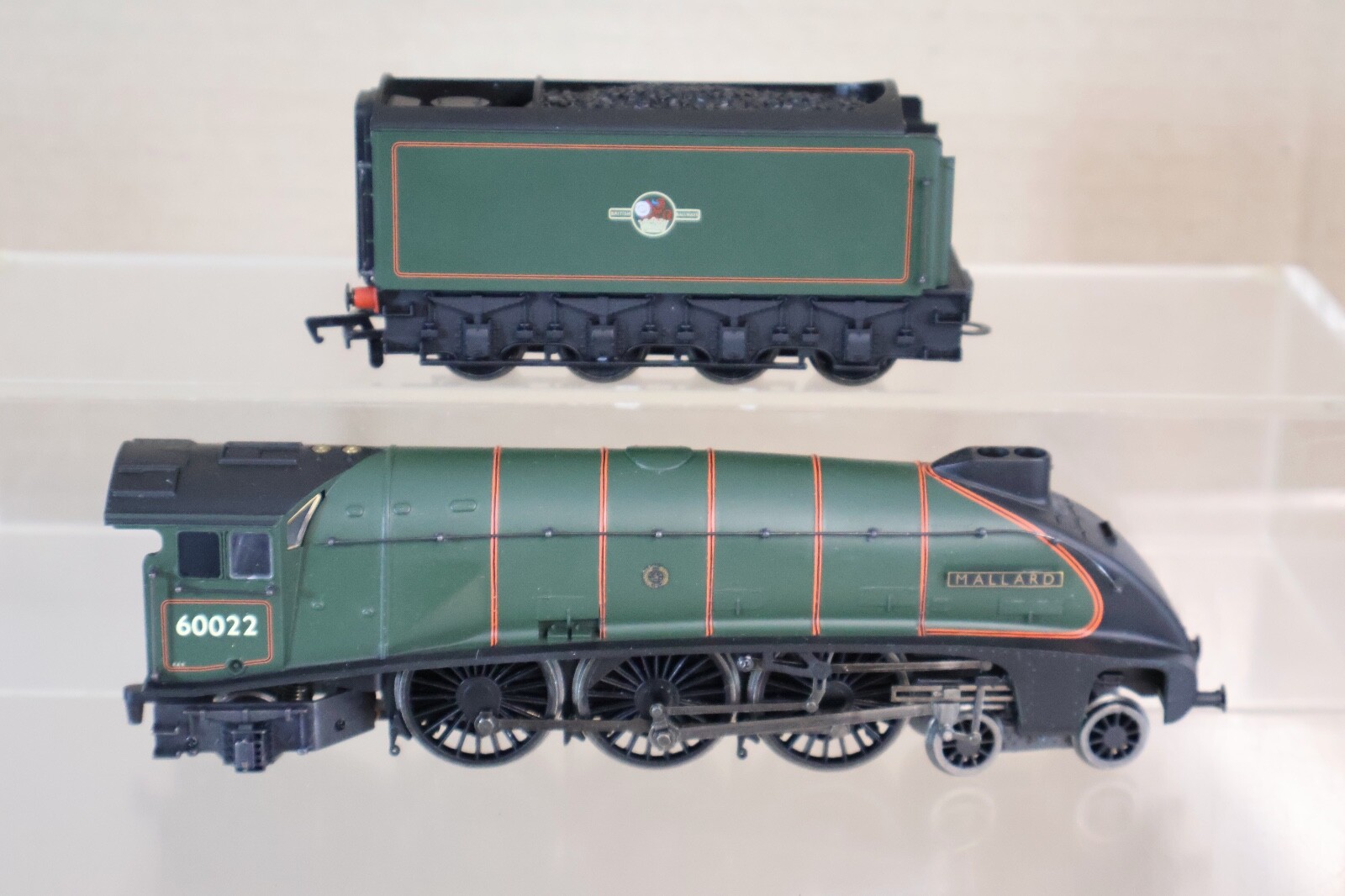 BACHMANN 31-957 RE NAMED BR 4-6-2 CLASS A4 LOCOMOTIVE 60022 MALLARD BOXED oj