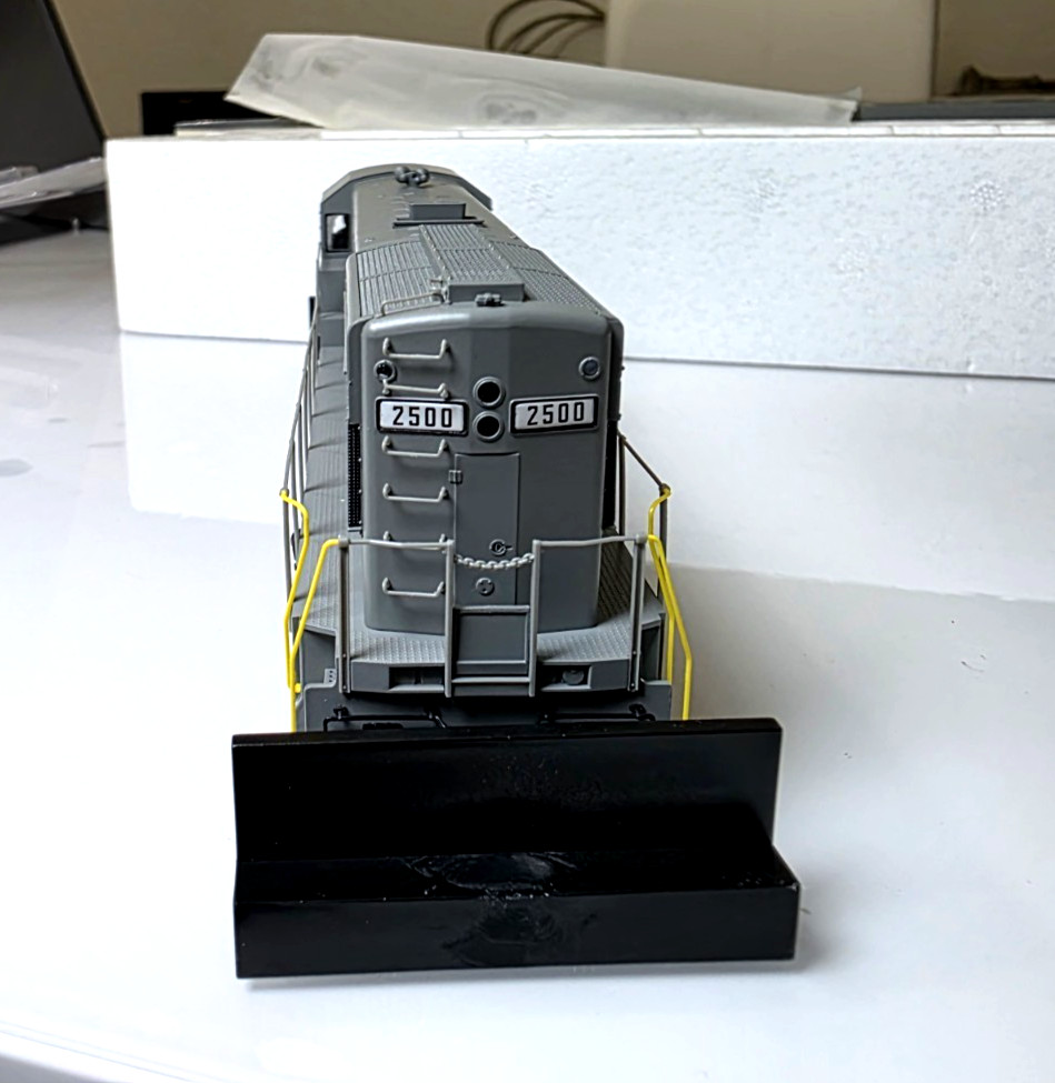 HO SCALE WALTHERS PROTO 2000,U28B,Louisville & Nashville#2500 DCC &W/ SOUND