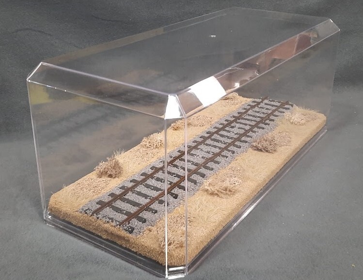 O SCALE – 16″ SINGLE TRACK -“DESERT SCENE”-DISPLAY CASE- FOR ANY O SCALE TRAINS