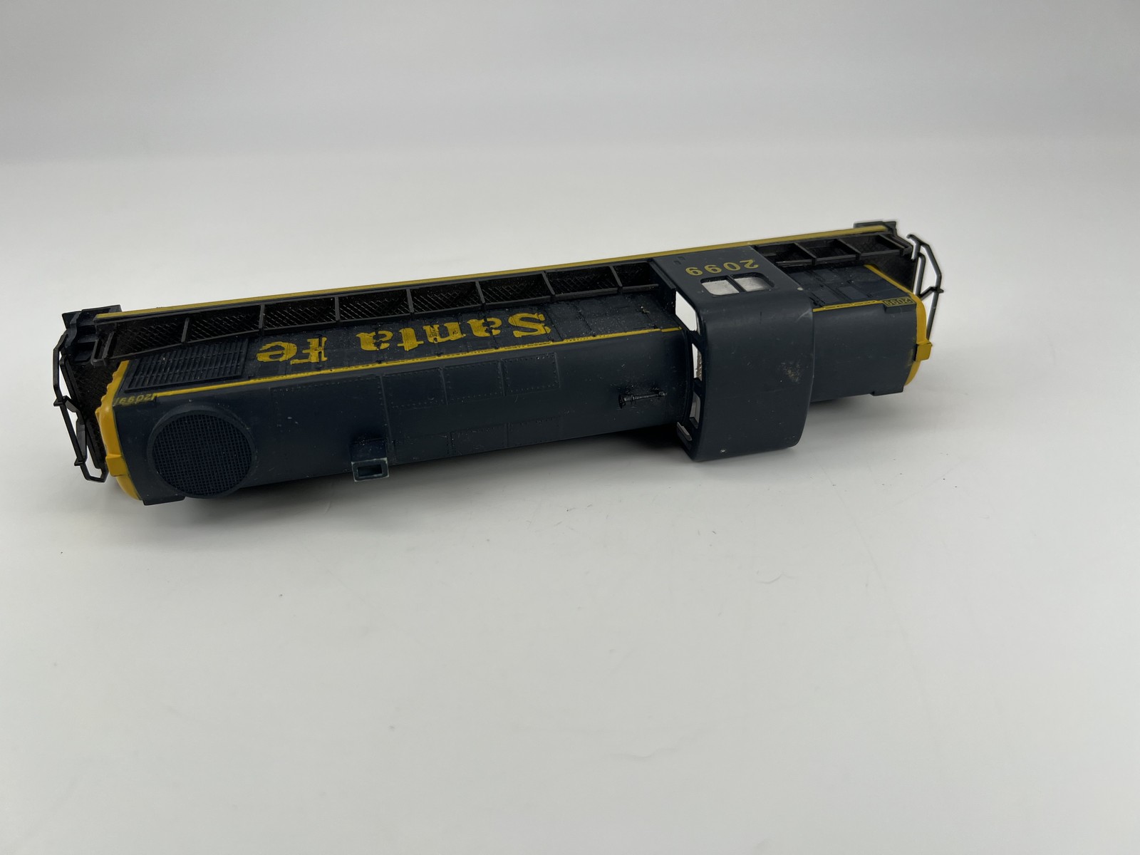 Athearn #2099 HO Scale Santa Fe Diesel Switcher Locomotive SHELL ONLY Good