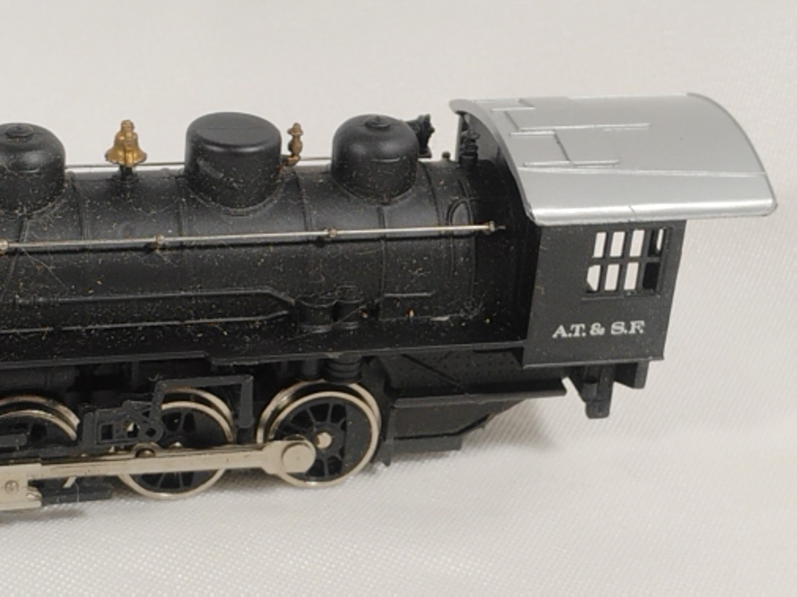Bachman HO Scale 0-6-0? A.T. & S.F. #2126 Model Train Locomotive & Coal Car