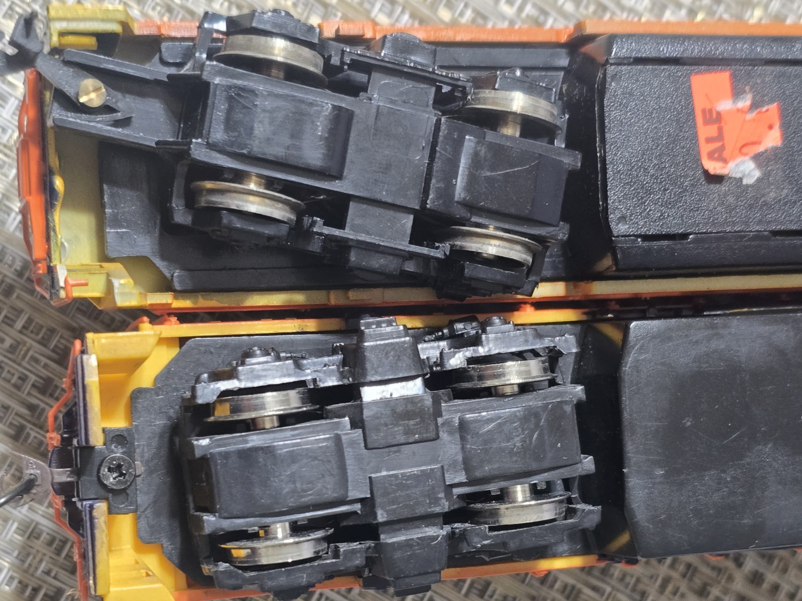 Lot of 2 Bachmann HO Scale Diesel Locomotives-Chessie System B&O & C&O – Powered