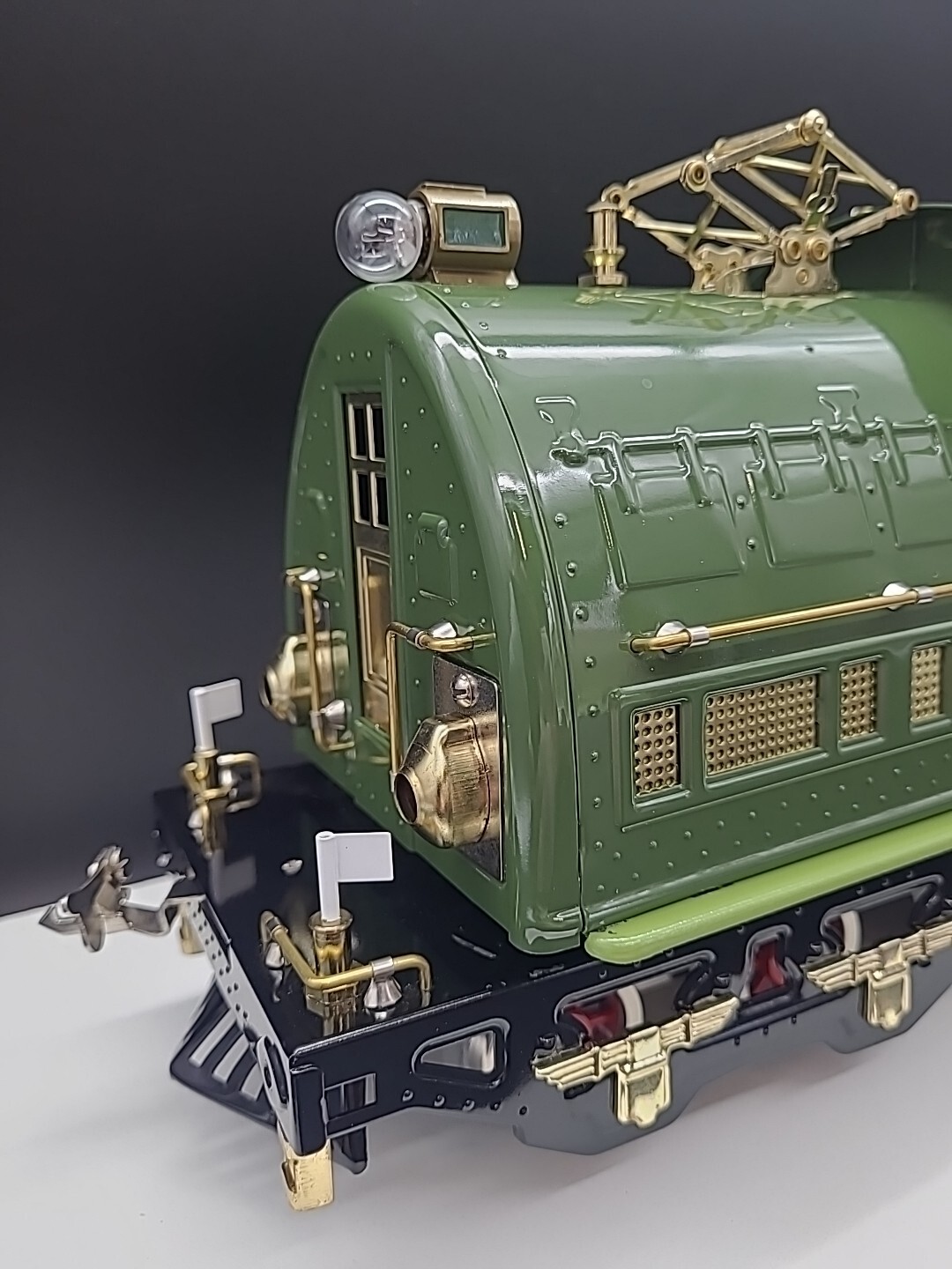 Lionel 6-13102 Standard Gauge Classics 381E Locomotive Two tone green