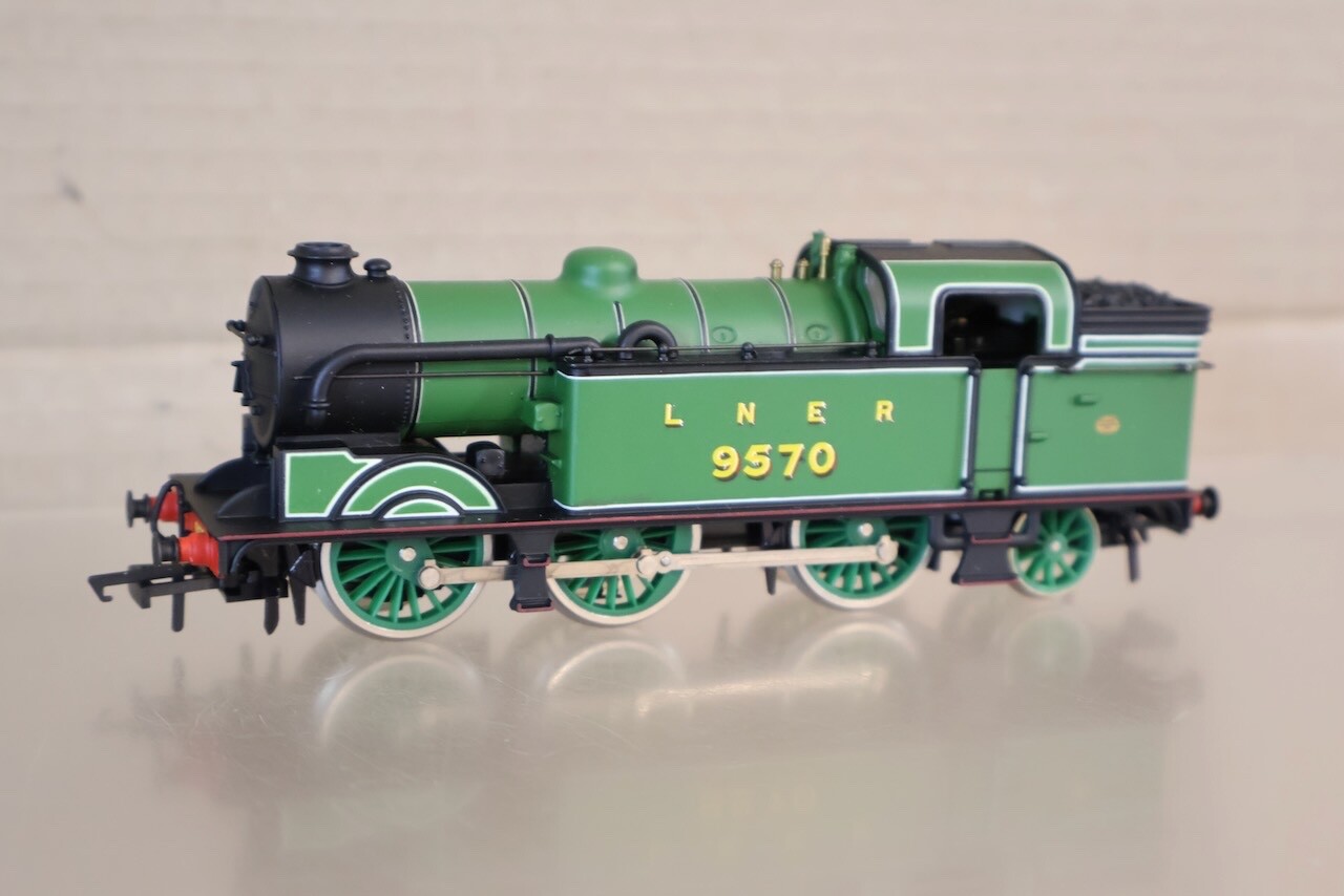 AIRFIX KIT BUILT RE PAINTED LNER 0-6-2 CLASS N2 TANK LOCOMOTIVE 9570 om
