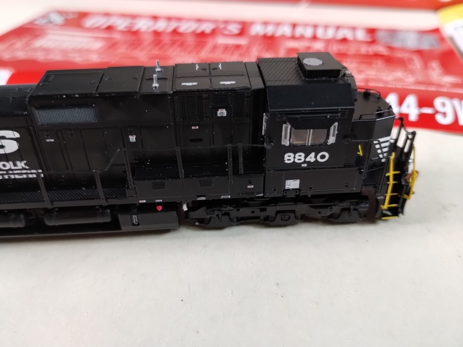 ScaleTrains Rivet Counter N Scale GE C40-9, Norfolk Southern #8840 DCC & Sound