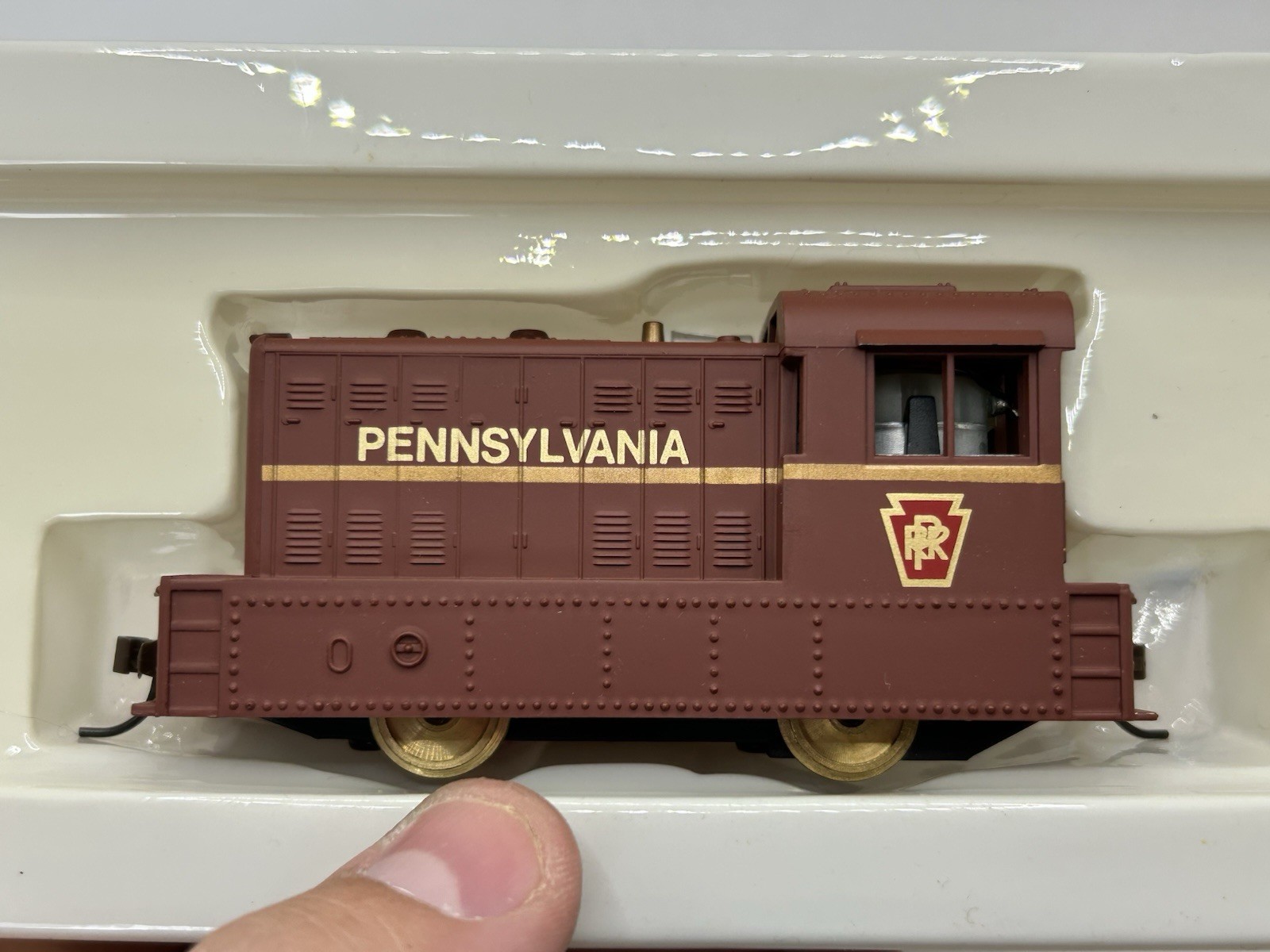 HO Model Power Pennsylvania Porter Hustler w/Knuckle Couplers – (LN BOXED)