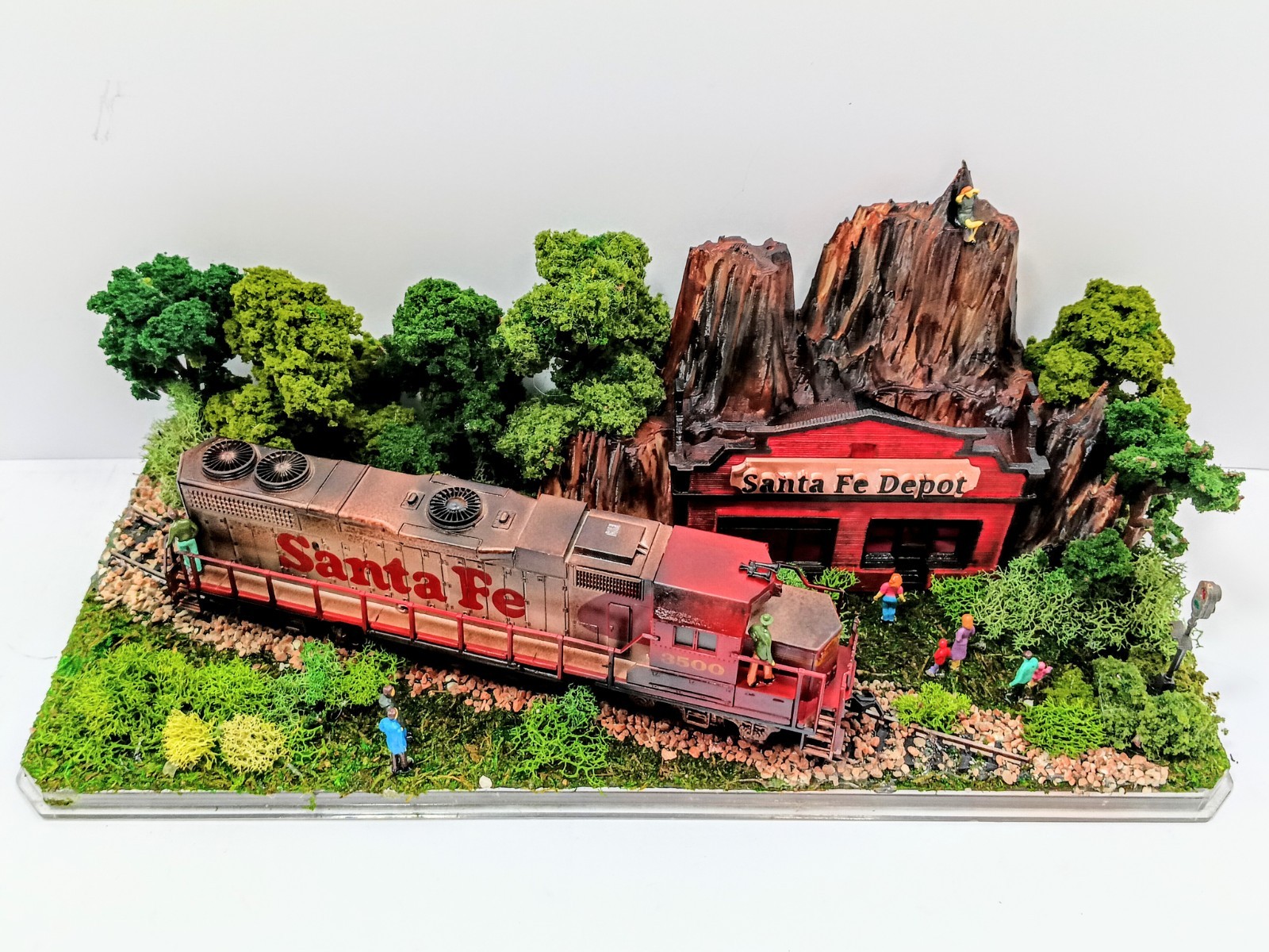 Santa Fe 3500 Diesel Locomotive Model Railroad Custom Diorama Display HO Scale