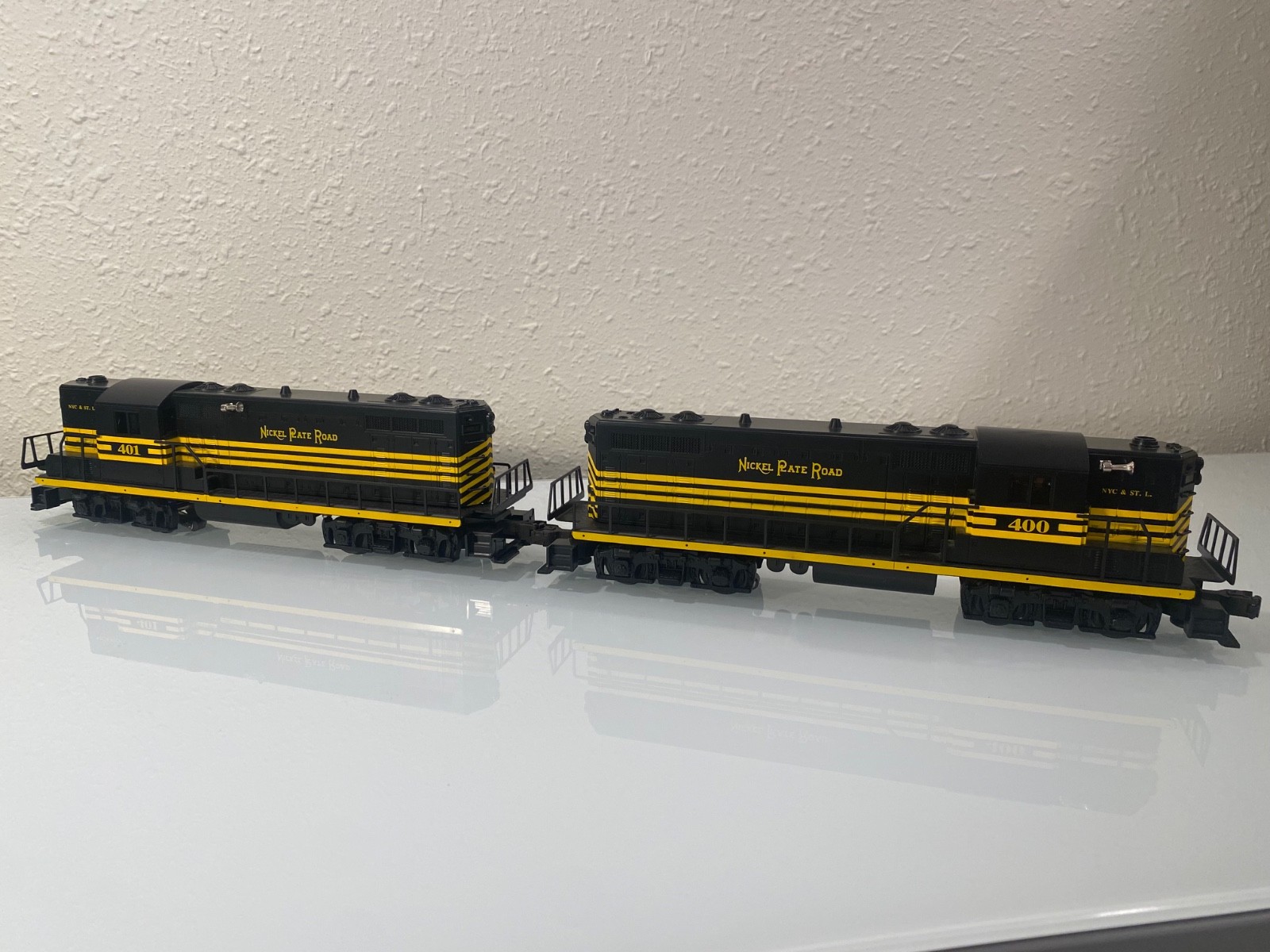 Nickel Plate Road Double Headed GP-7 Diesels # 6-18505