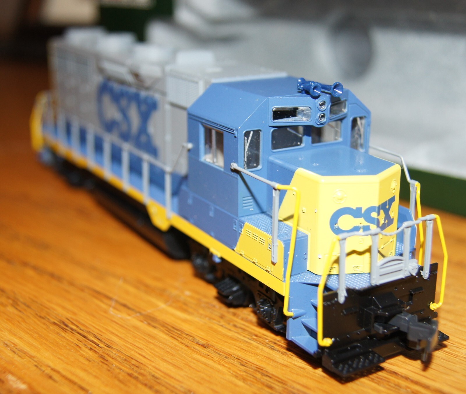 Kato HO Scale GP35 Phase 1a Powered Engine – 37-026