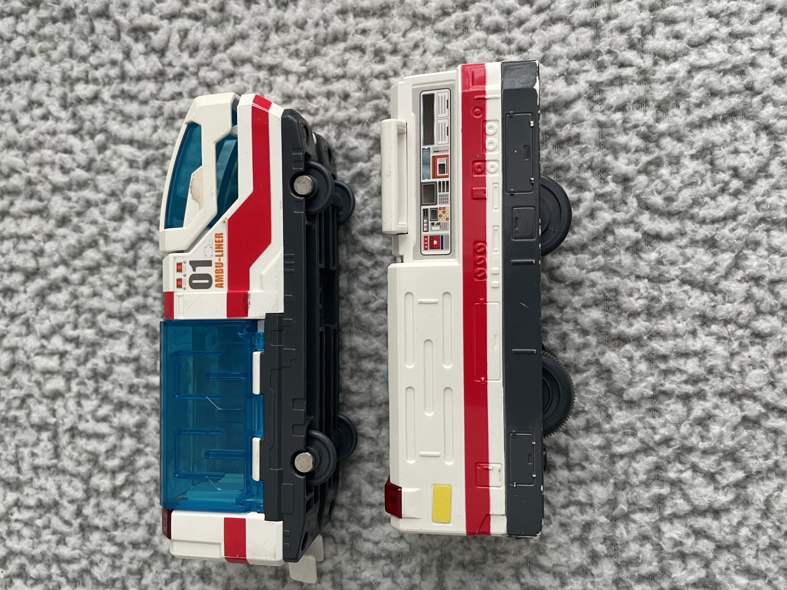 TOMY Plarail Hyper Guardian Ambu-Liner HGS-04 Train Cars 01 &02 White Red 2008