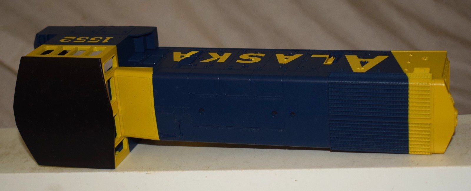 MTH SW-1500 Diesel Locomotive Shell Alaska Railroad #1552 – O Gauge Sample