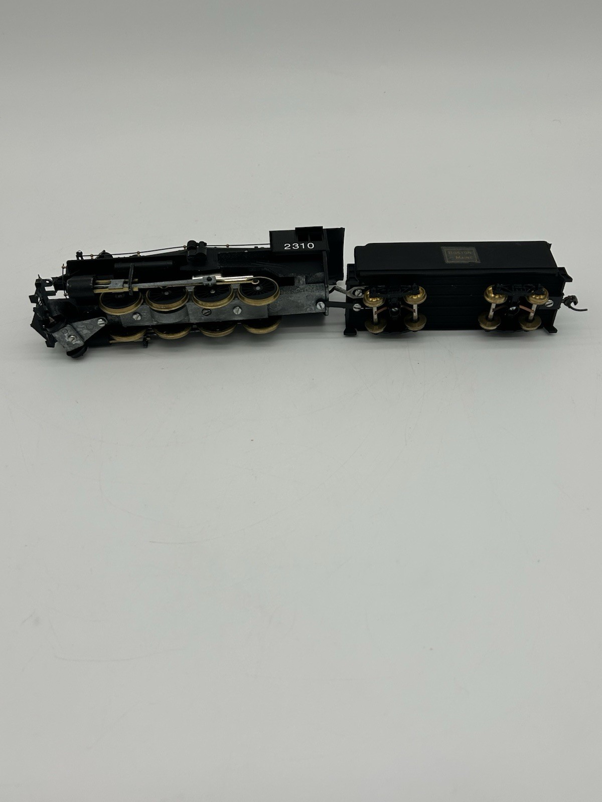 Unbranded Boston/Maine 2-8-0 Steam Locomotive W/tender, tested working HO gauge