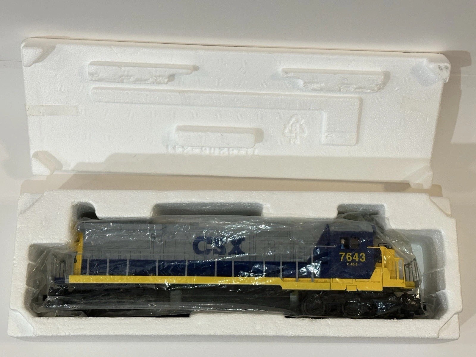 Lionel 6-18215 O Gauge CSX Dash 8 40-C Diesel Engine #7643 EX+/Original Box