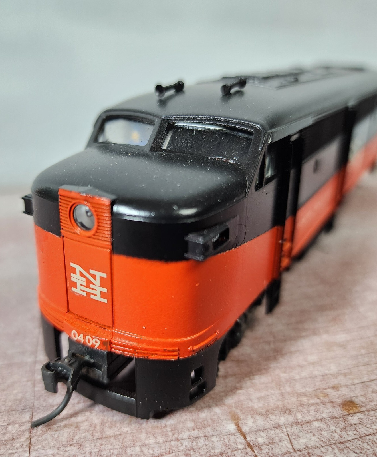 New Haven RR ALCO FA-1 Diesel Orange & Black Paint 0409 Fratesch HO Custom Paint