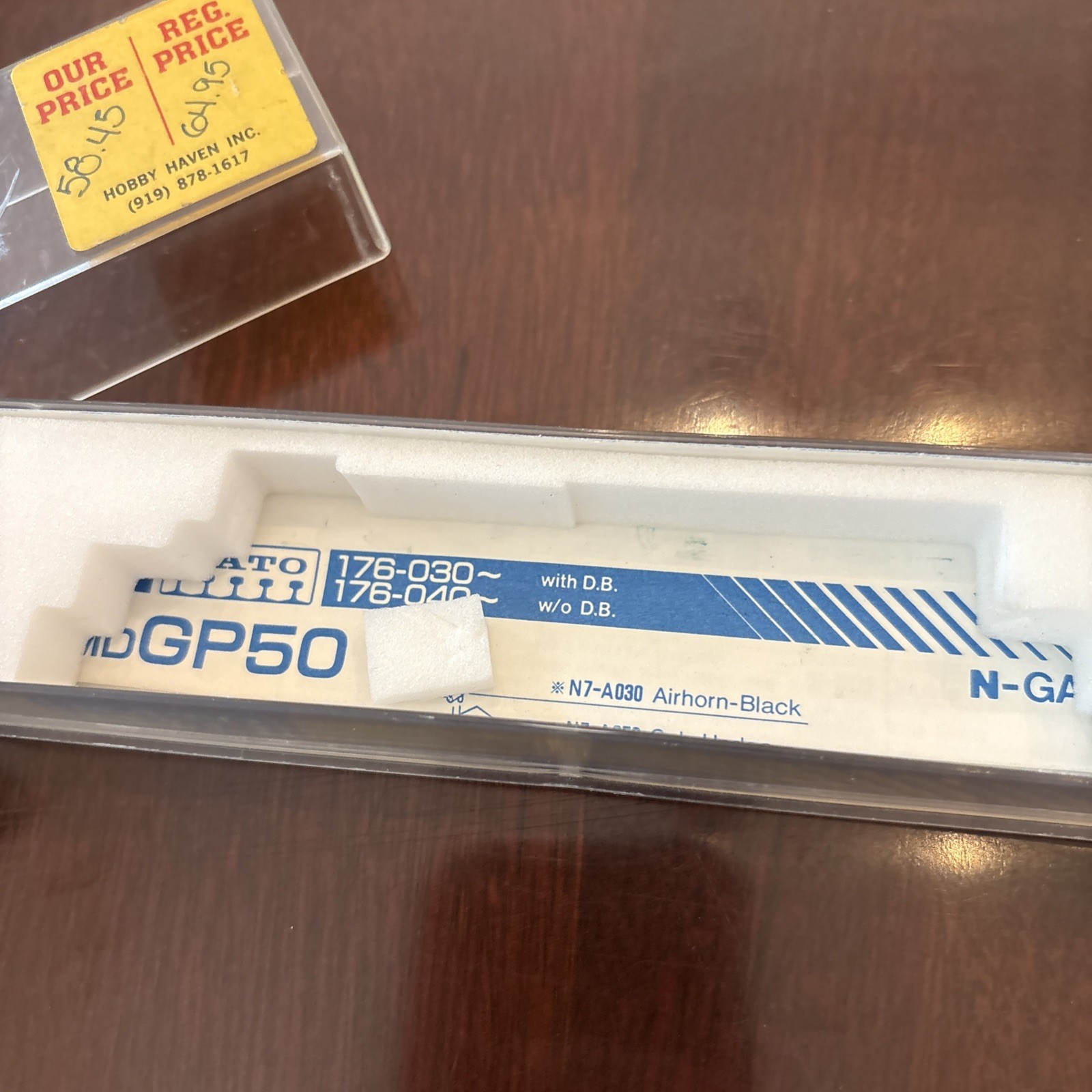 CB23: N Kato 176-033 Diesel Locomotive EMD GP50 Chicago & North Western 5050