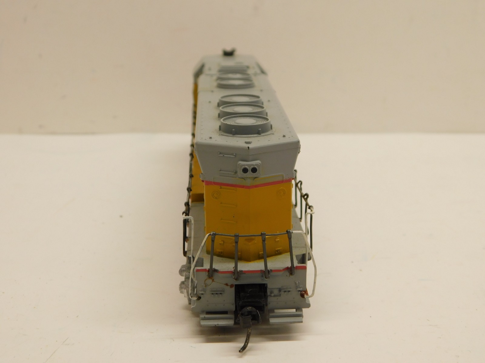 Athearn HO Blue Box Union Pacific SD45 Diesel Engine #3600 – Powered Unit