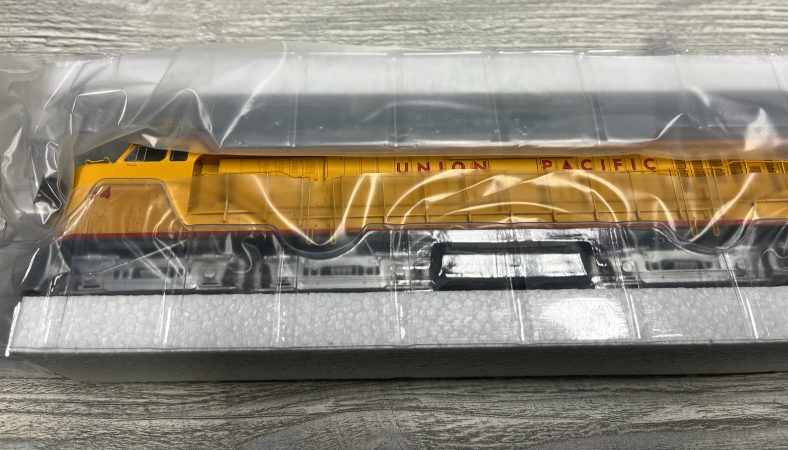 Athearn Genesis HO G41511 Gas Turbine w/Tender UP #64 DCC and Sound NEW