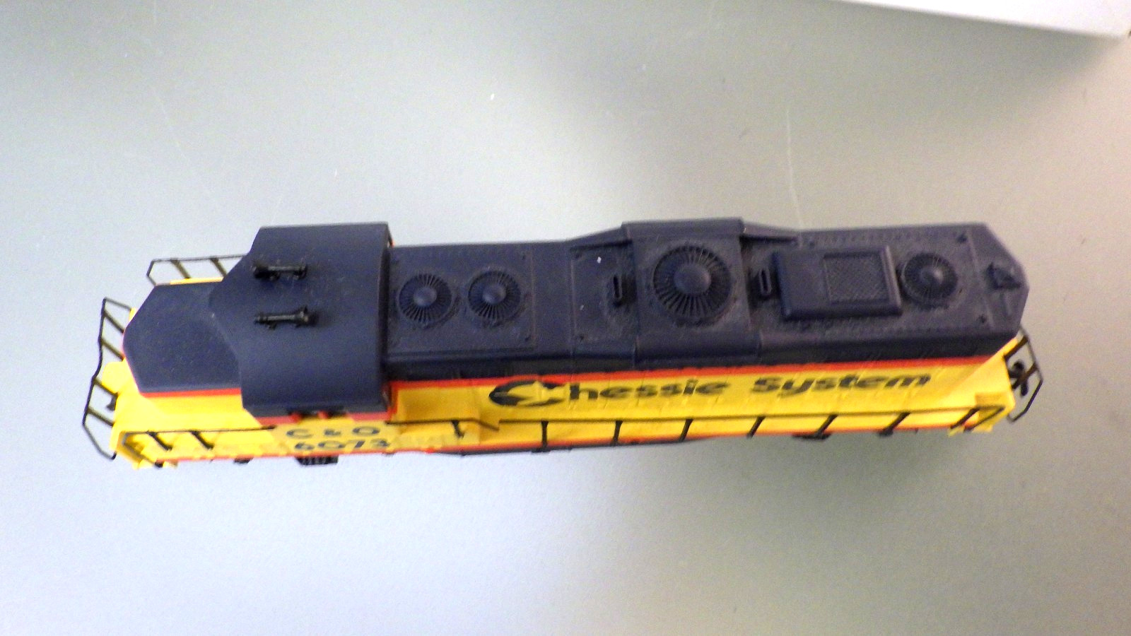 HO-Walthers 931-124 Trainline GP9M POWERED Locomotive in Box *C&O Chessie System
