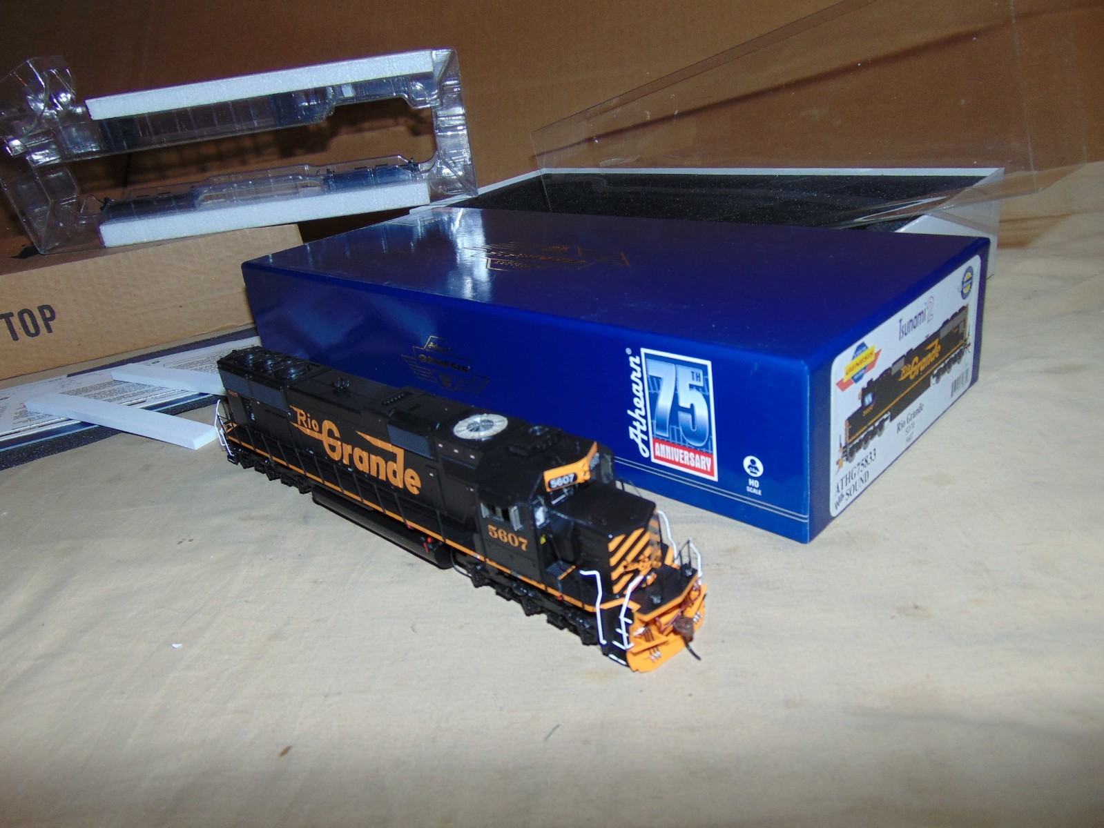 ATHEARN GENESIS HO 75833 RIO GRANDE SD70 DIESEL DCC & SOUND -BRAND NEW