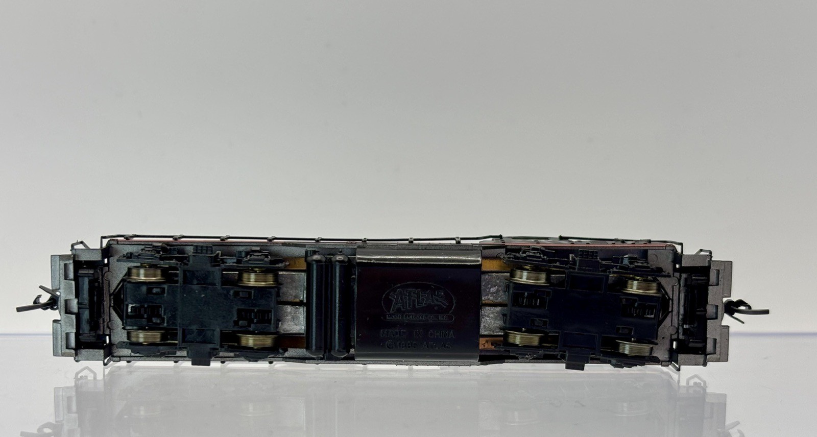 N Scale Atlas 48329 Southern Pacific GP-9 Ph. 2 Diesel Locomotive SP #240