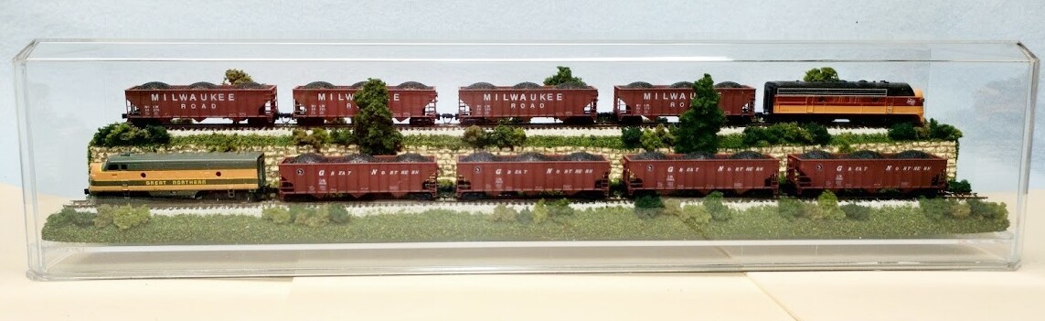 Z SCALE 16″ 2-LEVEL TRACK -SUMMER SCENE-DISPLAY CASE-FOR ANY Z TRAIN