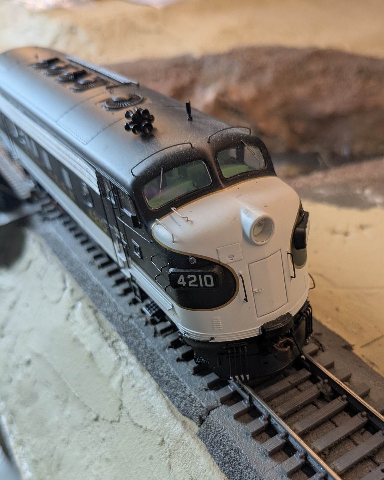 Athearn Genesis – Southern F-7A Freight With Sound NIB