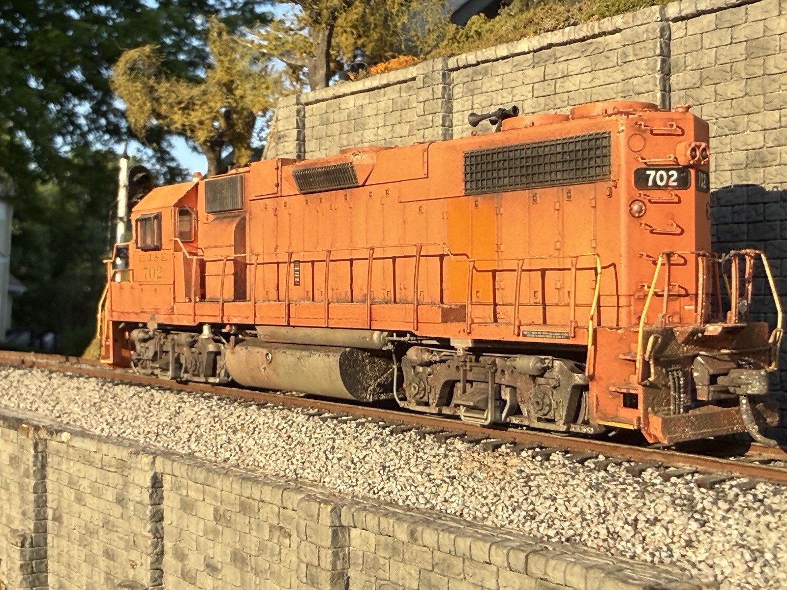 HO Scale Athearn Genesis E j & E GP38-2 DCC/SOUND/NIB/Weathered