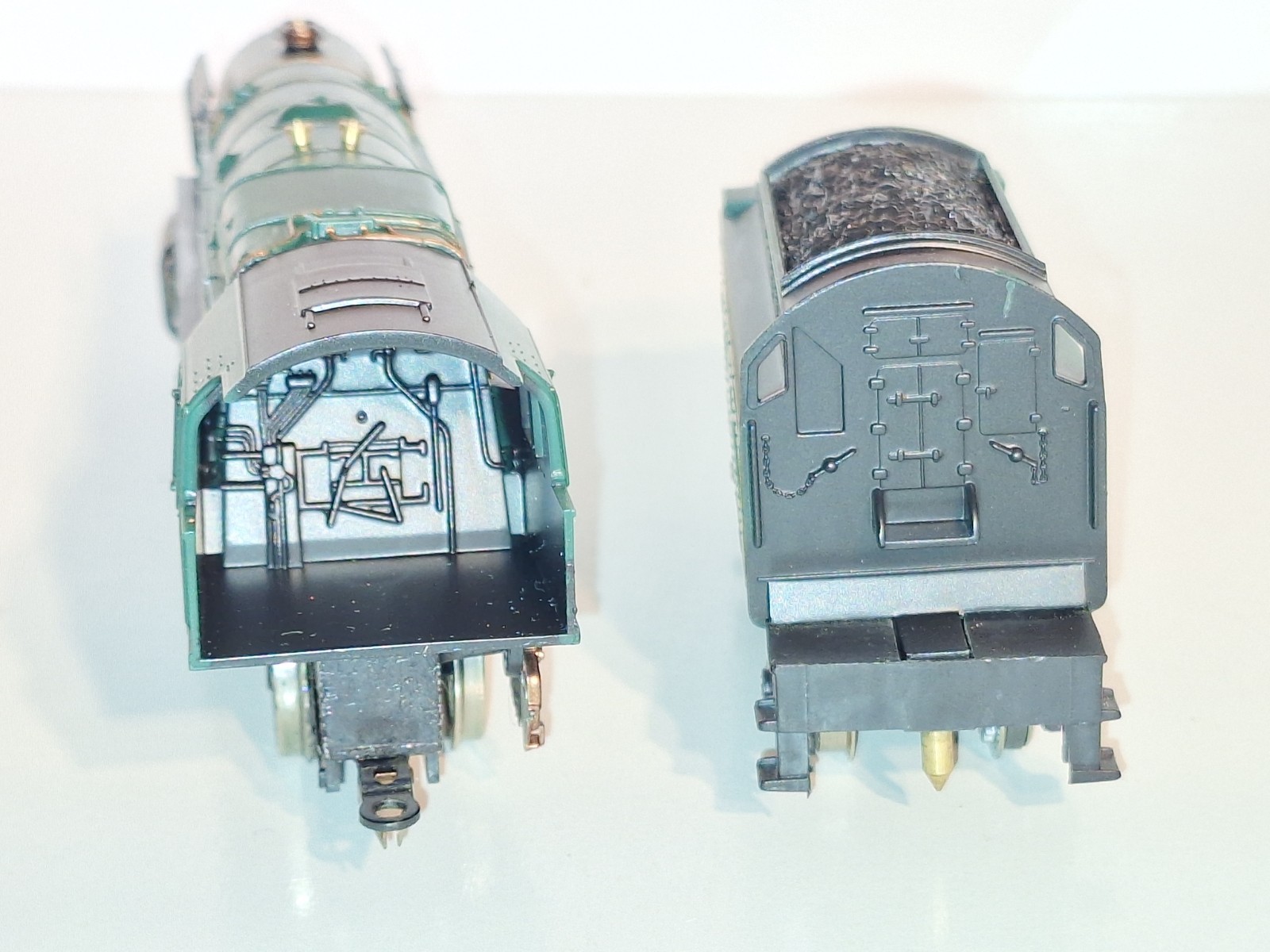 Hornby R065 BR 9F Evening Star #92220.New Old Stock. Wheel Delamination.Boxed.OO