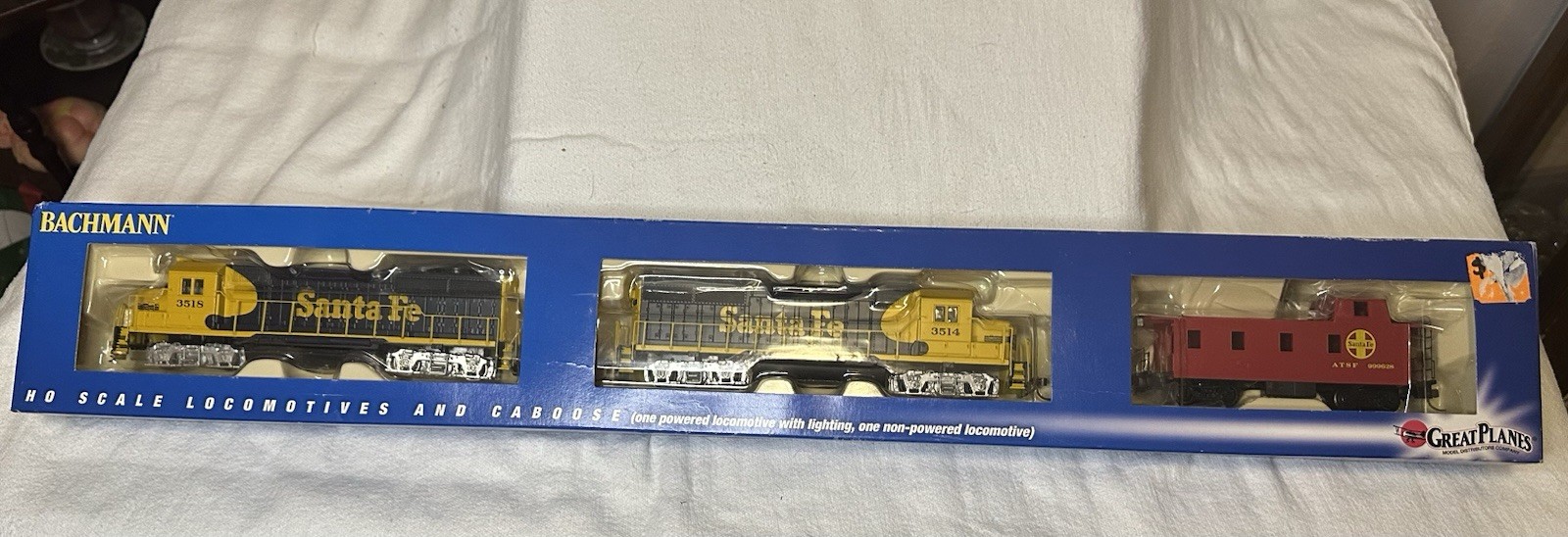 Bachman HO GO 40 Loco, Dummy Loco & Caboose-Santa Fee