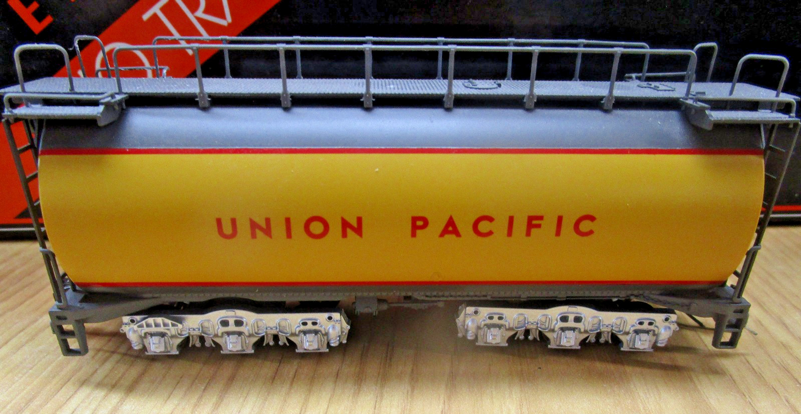 HO Scale Union Pacific Veranda Turbine #70 w/Tender by MTH (DCC/Sound)