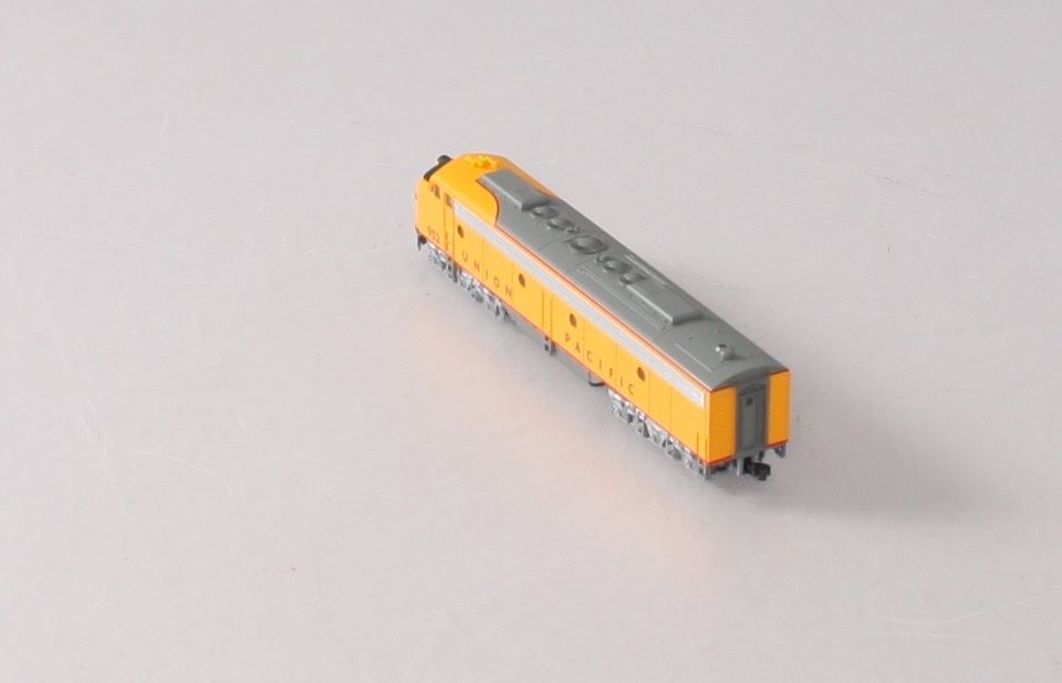 Kato 176-5316 N Scale Union Pacific EMD E9A Diesel Locomotive #952