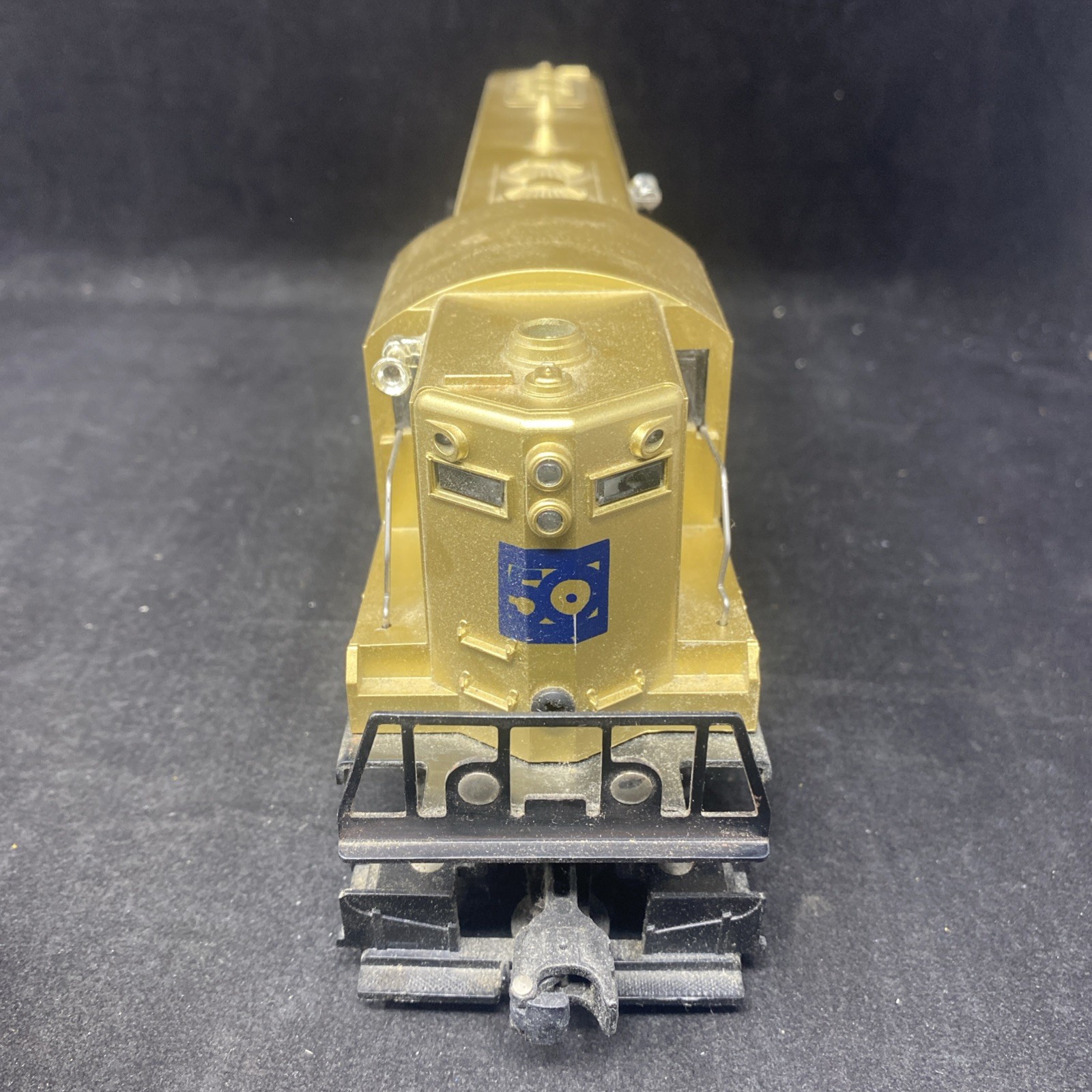 LIONEL 6-8359 General Motors Special Anniversary Chessie GP-7 Diesel