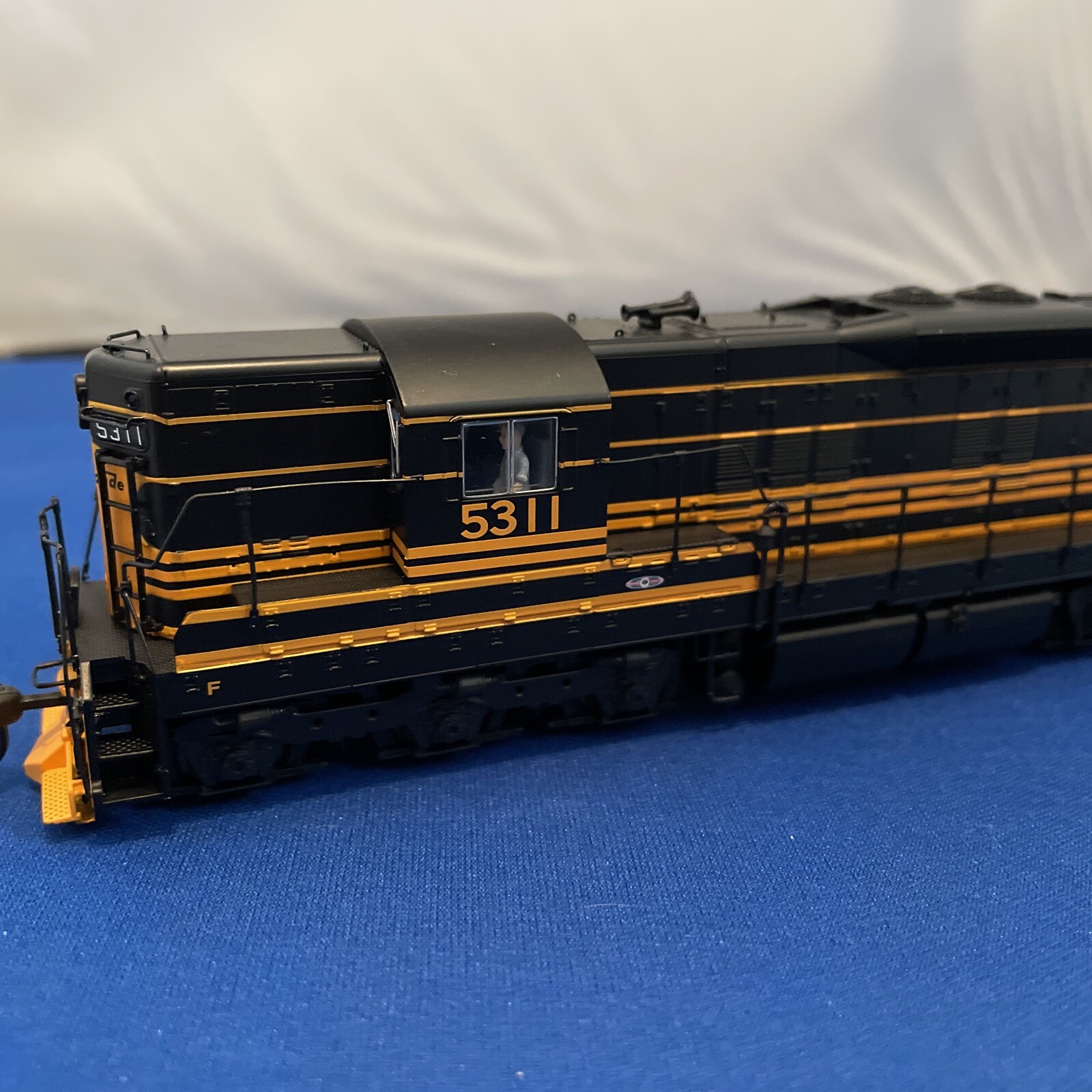 Broadway Limited 2407 Paragon 2 Series EMD SD9, D&RGW #5311 W/ Sound/DC/DCC HO