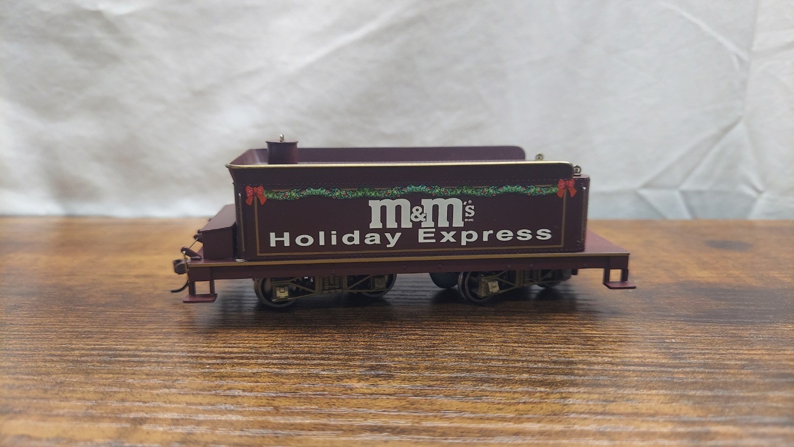 On30 Hawthorne Village Bachmann M&M Holiday Express 2-6-0 Engine