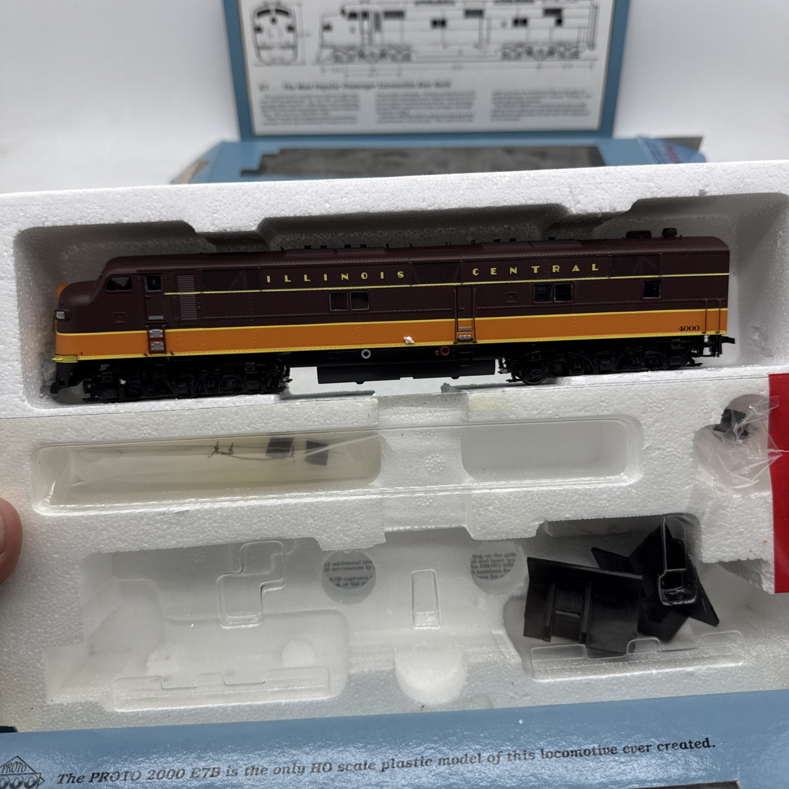 Proto 2000 HO Scale A/B Illinois Central IC #4000 E7 DC Powered Locomotive