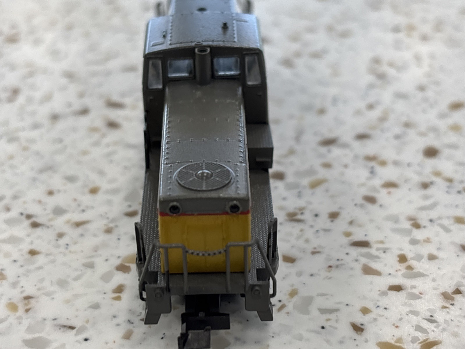 Kato Union Pacific 701 Cab Switcher N-Scale Yellow And Gray