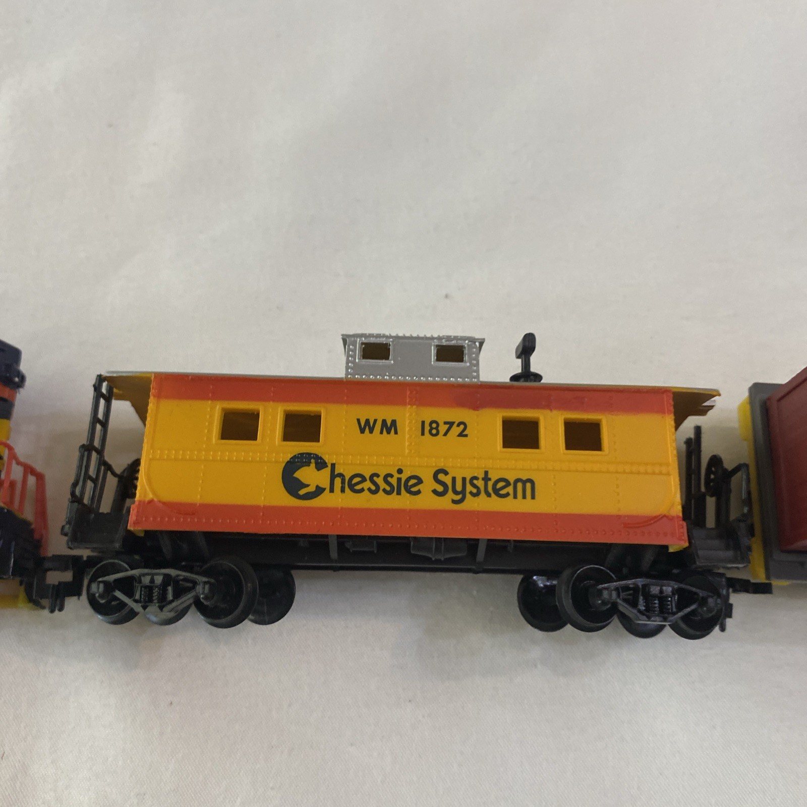 Vintage Life-Like Chessie System B&O 4810 Train Locomotive & 4 Cars in Boxes